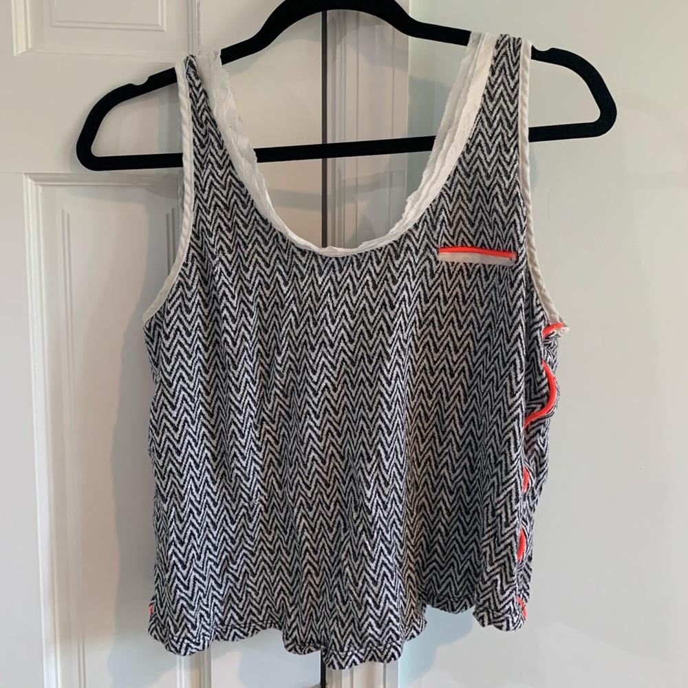 Love Zooey black and white chevron cropped tank